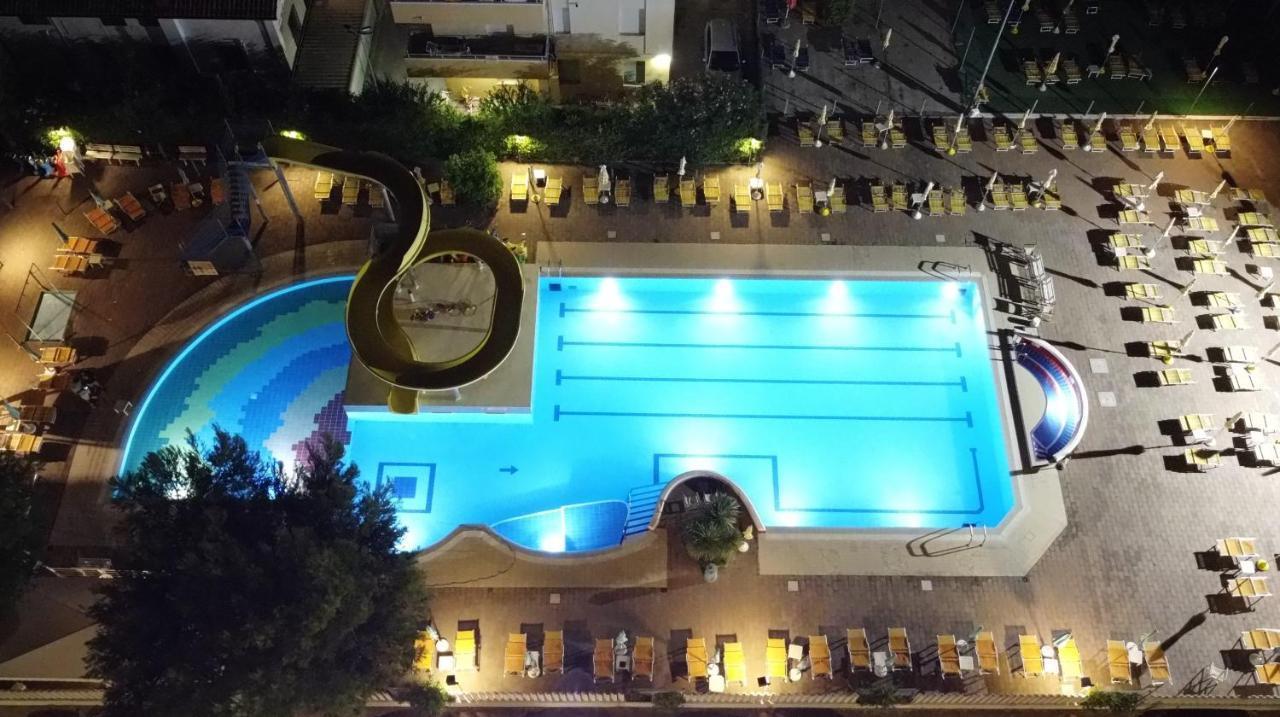 Solemare Hotel E Residence 미사노아드리아티코 외부 사진