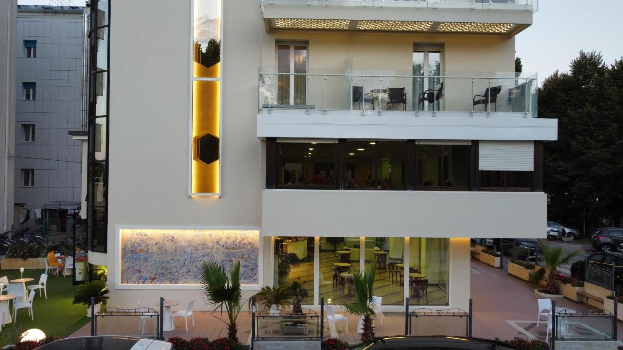 Solemare Hotel E Residence 미사노아드리아티코 외부 사진