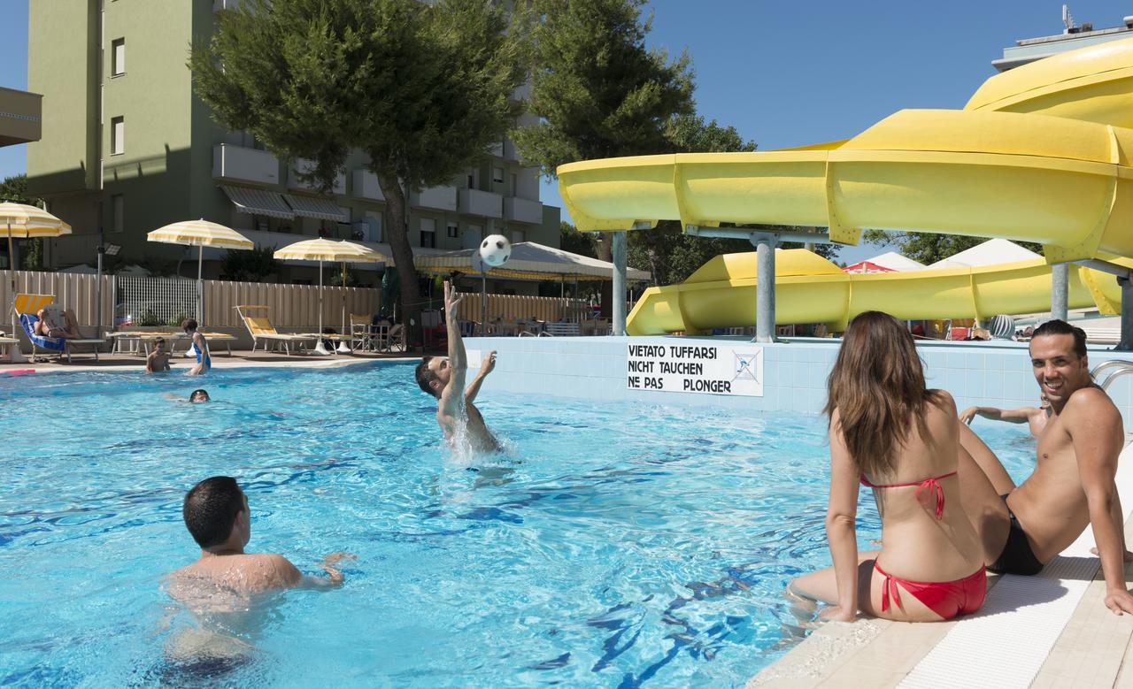 Solemare Hotel E Residence 미사노아드리아티코 외부 사진