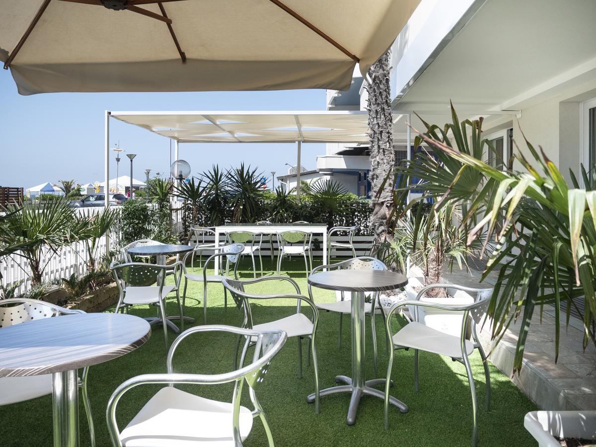 Solemare Hotel E Residence 미사노아드리아티코 외부 사진